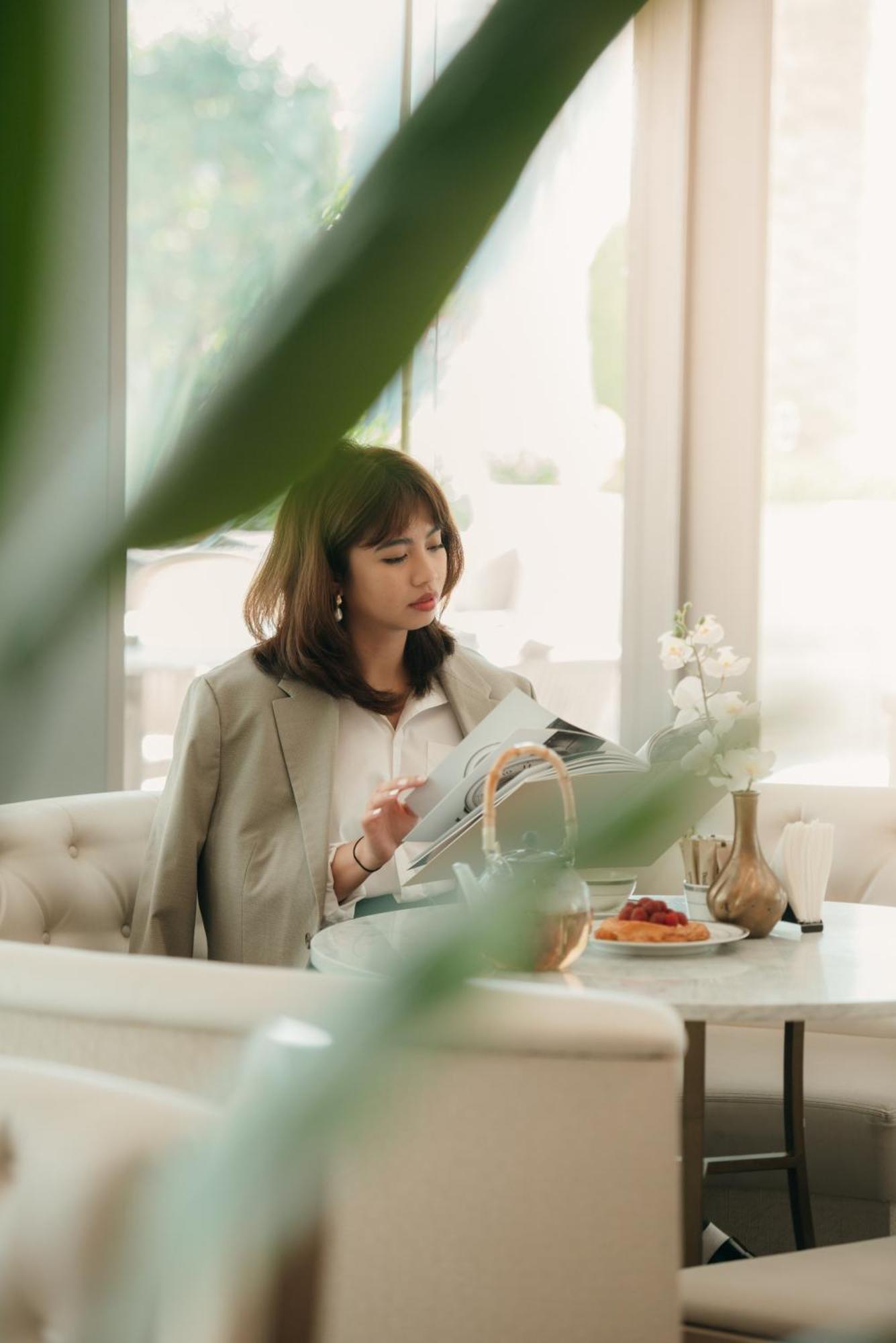 杜斯特多哈酒店 外观 照片 Kim Sae-ron in 2019