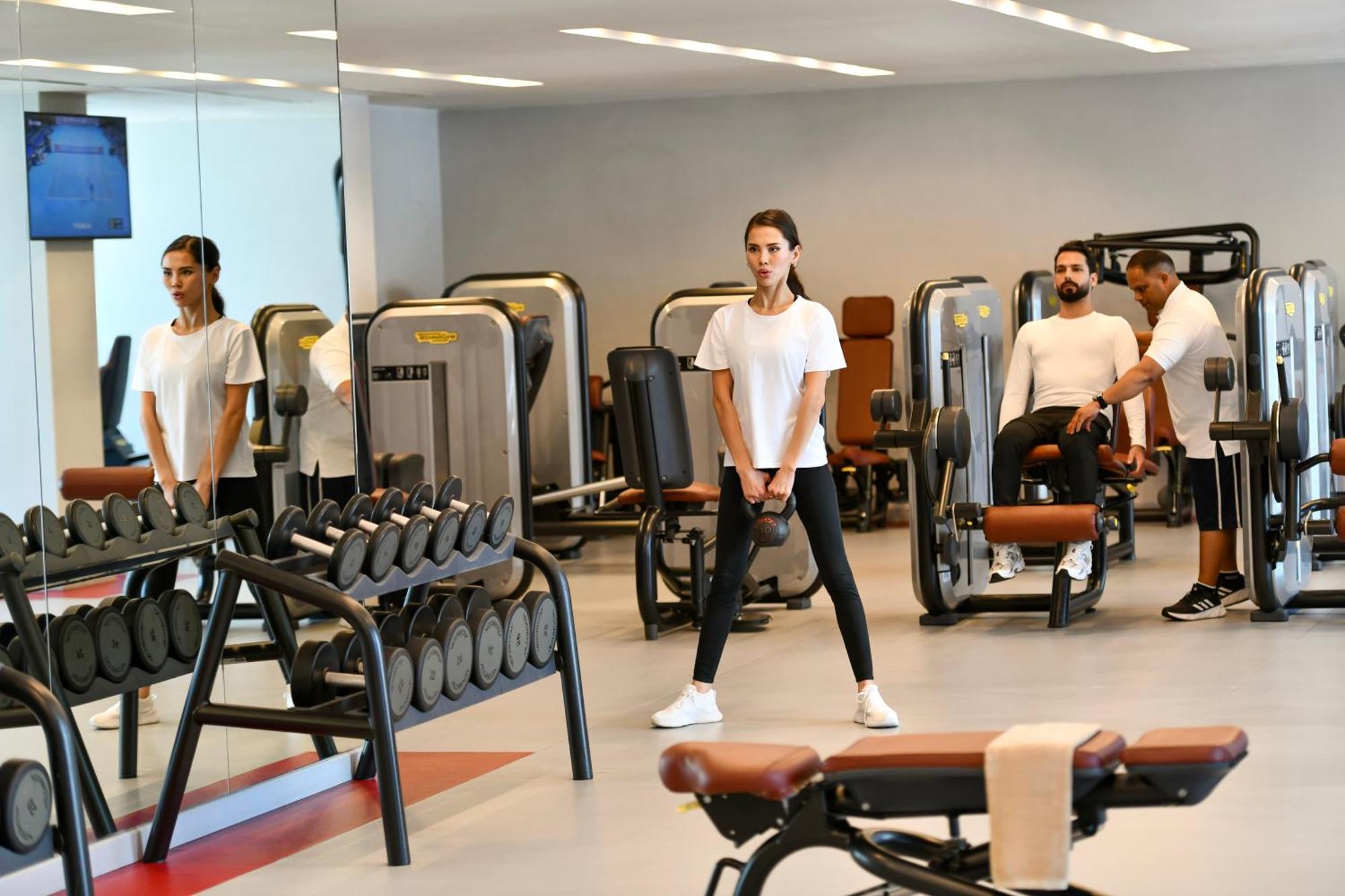 杜斯特多哈酒店 外观 照片 The gym at the hotel