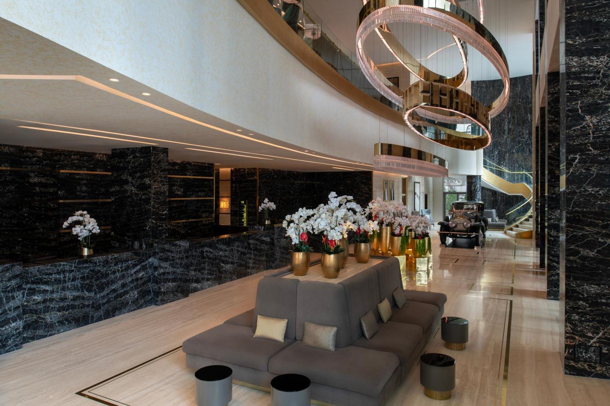 杜斯特多哈酒店 外观 照片 The lobby of the hotel